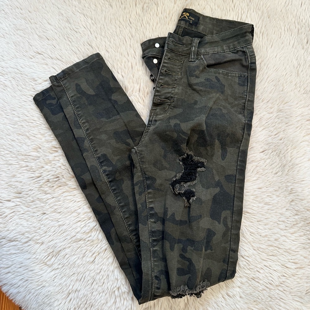 High-Rise Camo